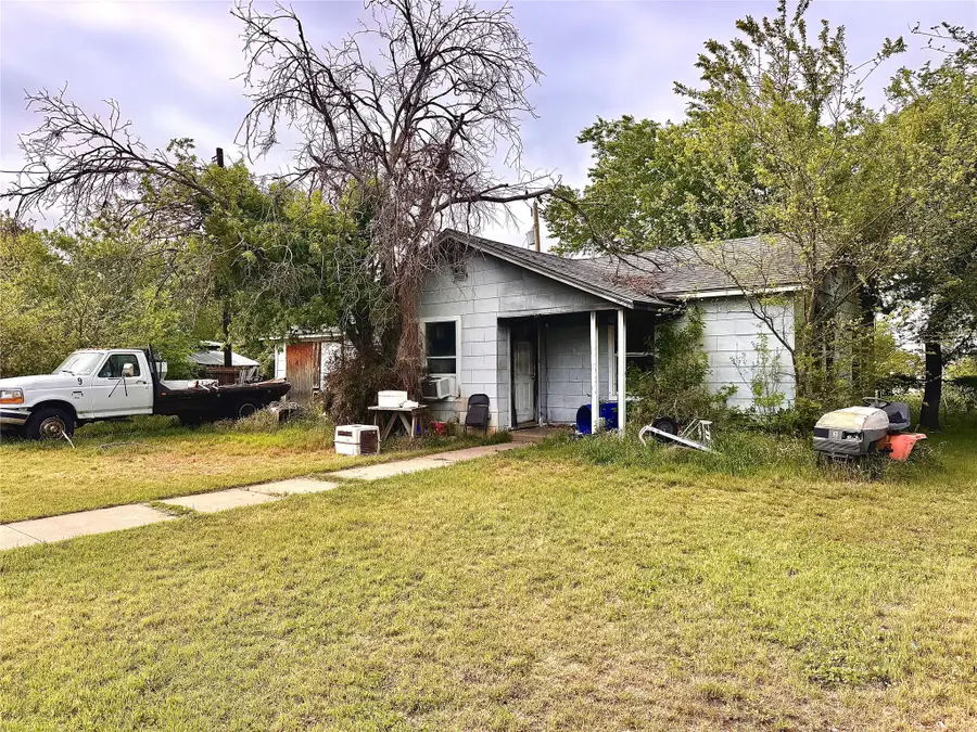 1101 Privado Street, Graham, TX 76450 - #2