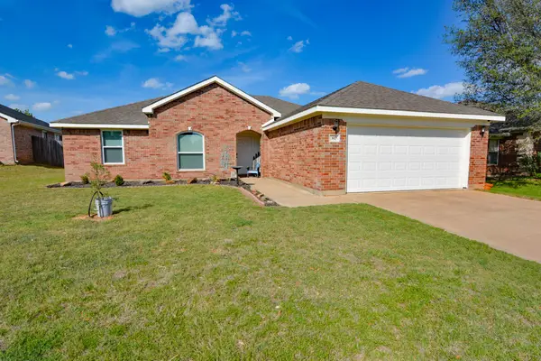 817 Wandering Court, Granbury, TX 76049