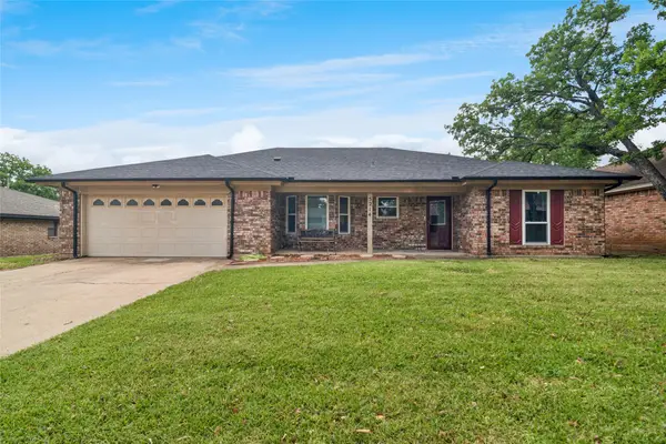 5214 Rustle Leaf Drive, Arlington, TX 76017