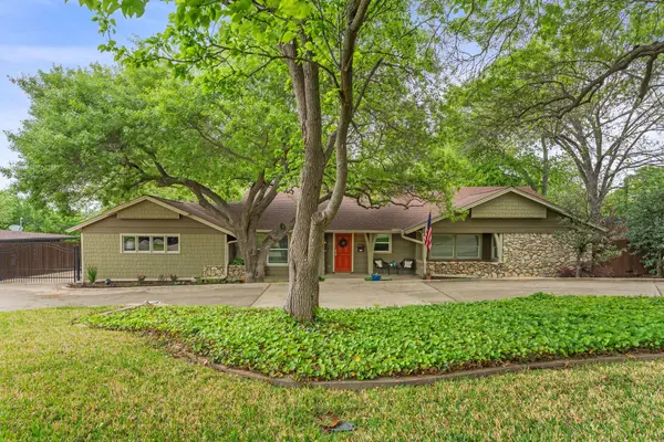 3909 Clayton Road E, Fort Worth, TX 76116