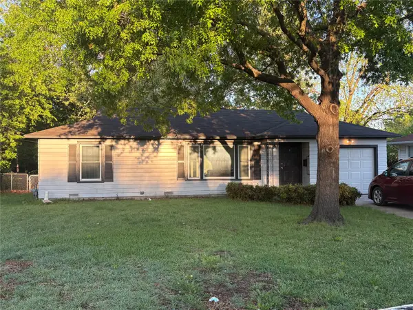 1109 N Howeth Street, Gainesville, TX 76240
