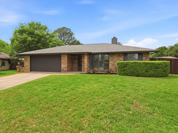 408 Christine Court, Euless, TX 76039