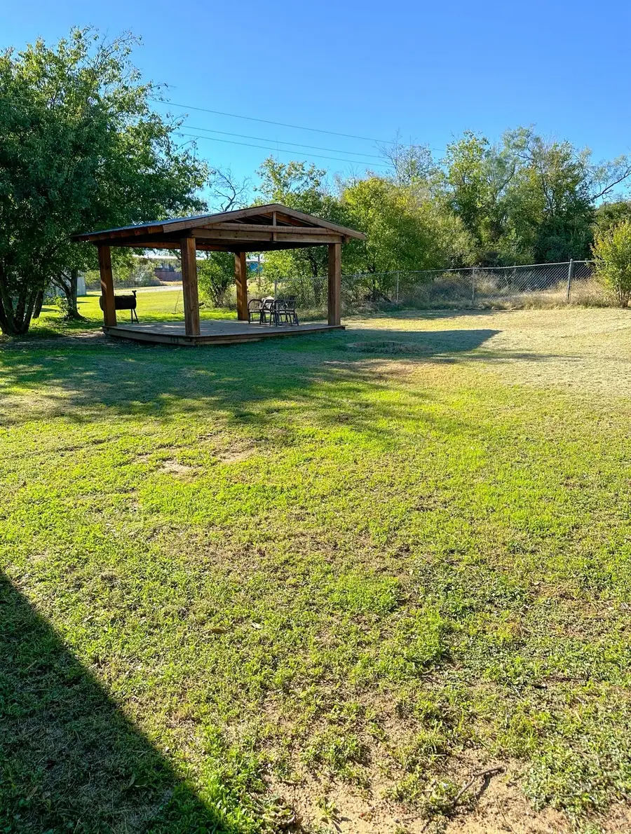1402 Avenue J, Cisco, TX 76437 - #3