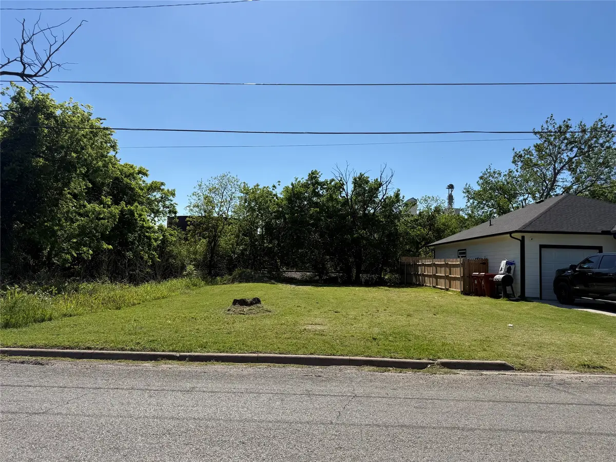 622 S First Street, Sherman, TX 75090 - #1