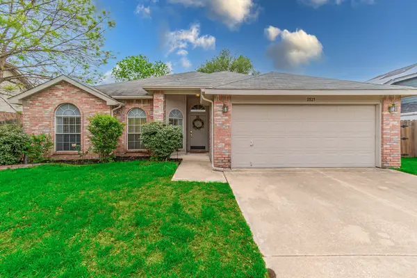 2521 Fairmont Drive, Grand Prairie, TX 75052