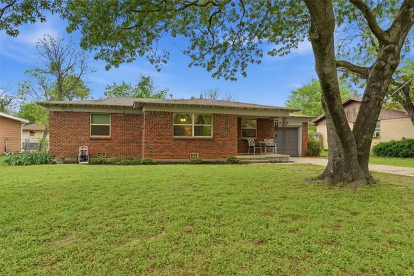 807 Elizabeth Boulevard, Granbury, TX 76048