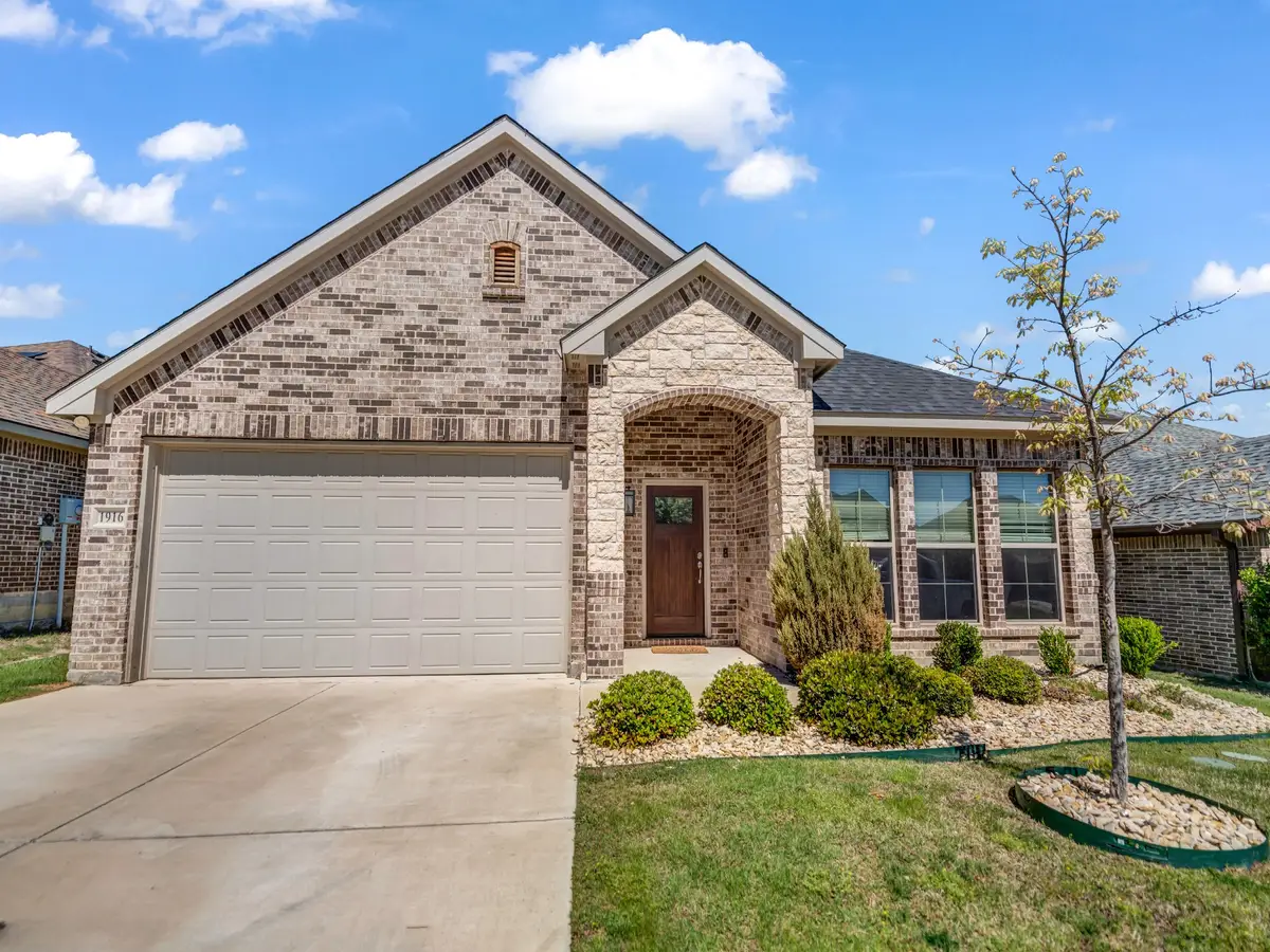1916 Town Creek Circle, Weatherford, TX 76086 - #1