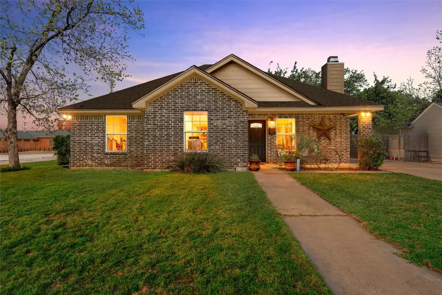 814 N Harrison Street, West, TX 76691 - #3