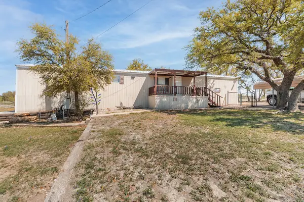 124 Lohn Street, Brady, TX 76825
