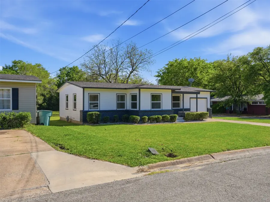 328 W Burton Street, Sherman, TX 75092 - #2