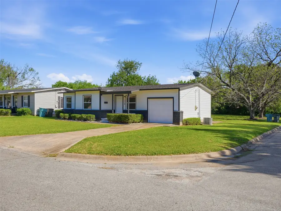 328 W Burton Street, Sherman, TX 75092 - #3
