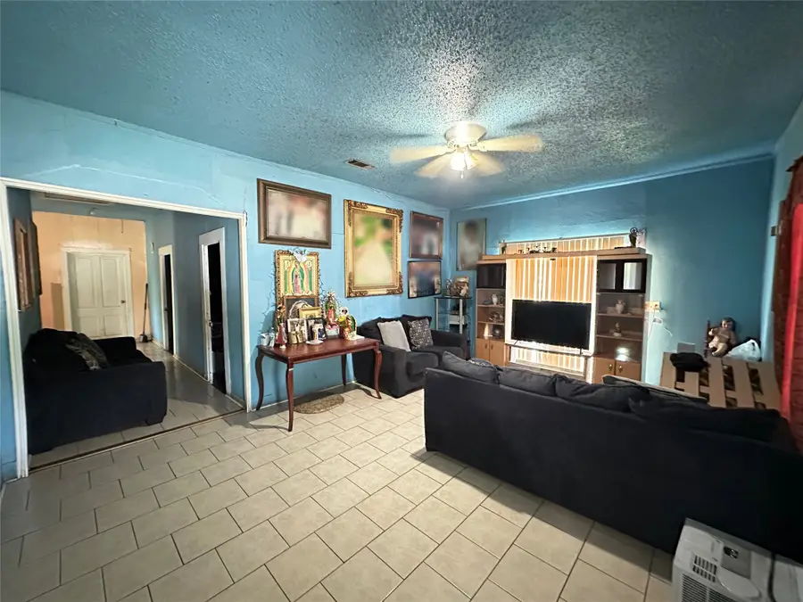 610 W 13th Avenue, Corsicana, TX 75110 - #2