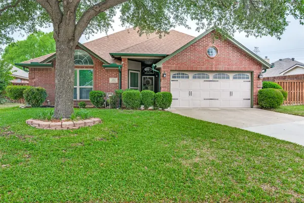 4817 Dogleg Drive, Haltom City, TX 76117