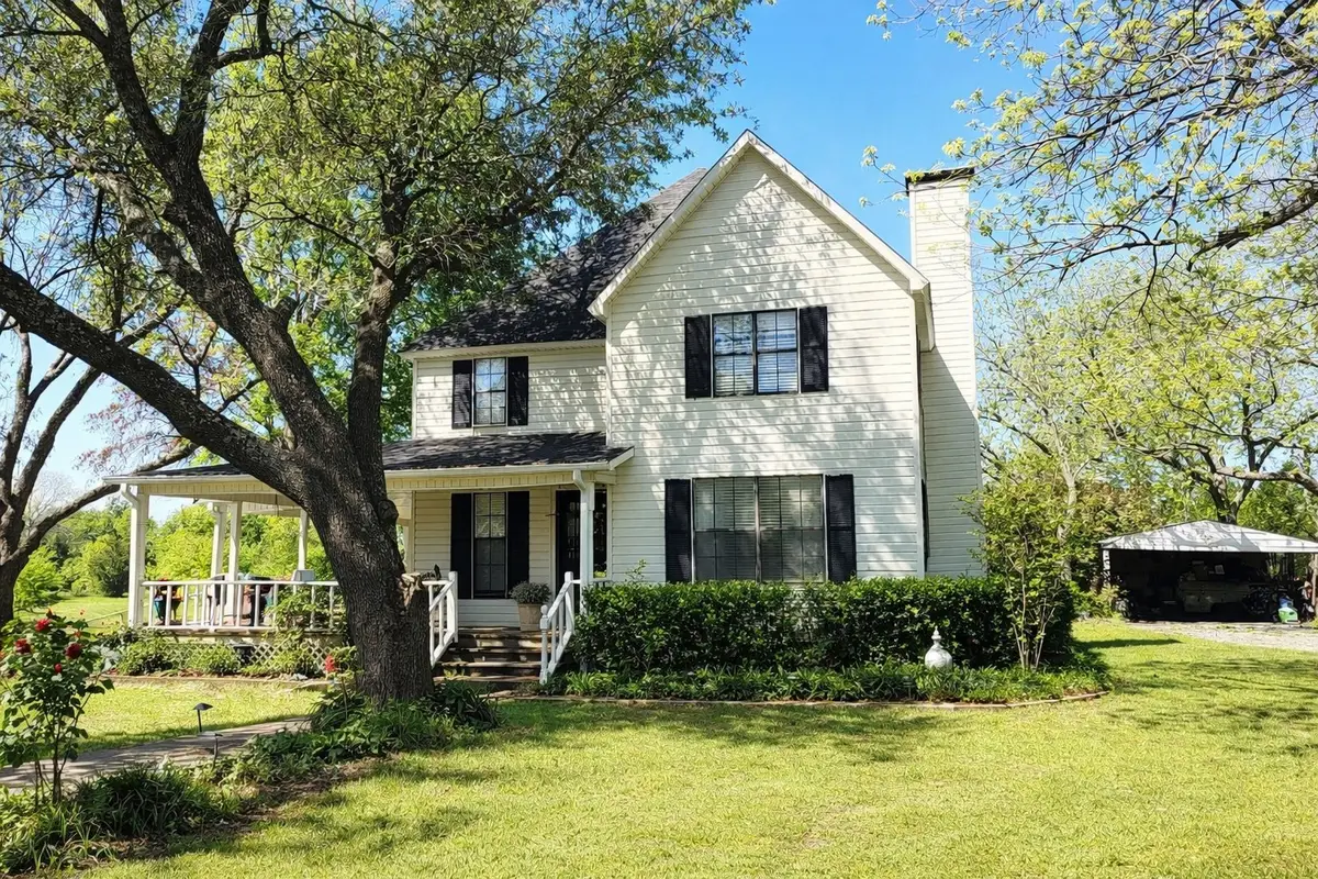 608 N Lamar Street, Tioga, TX 76271 - #1