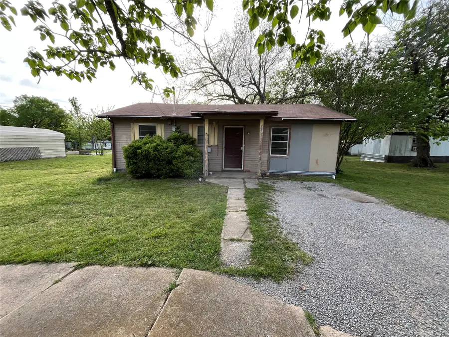 320 S Manson Street, Wolfe City, TX 75496 - #2