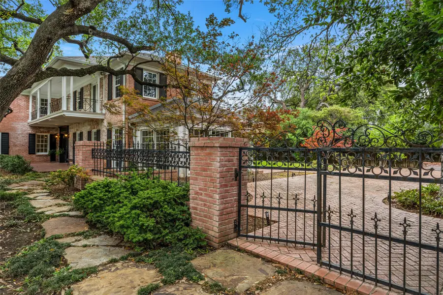 3805 Castle Avenue, Waco, TX 76710 - #3