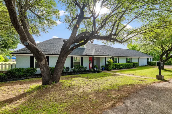 1017 S Nolan River Road, Cleburne, TX 76033