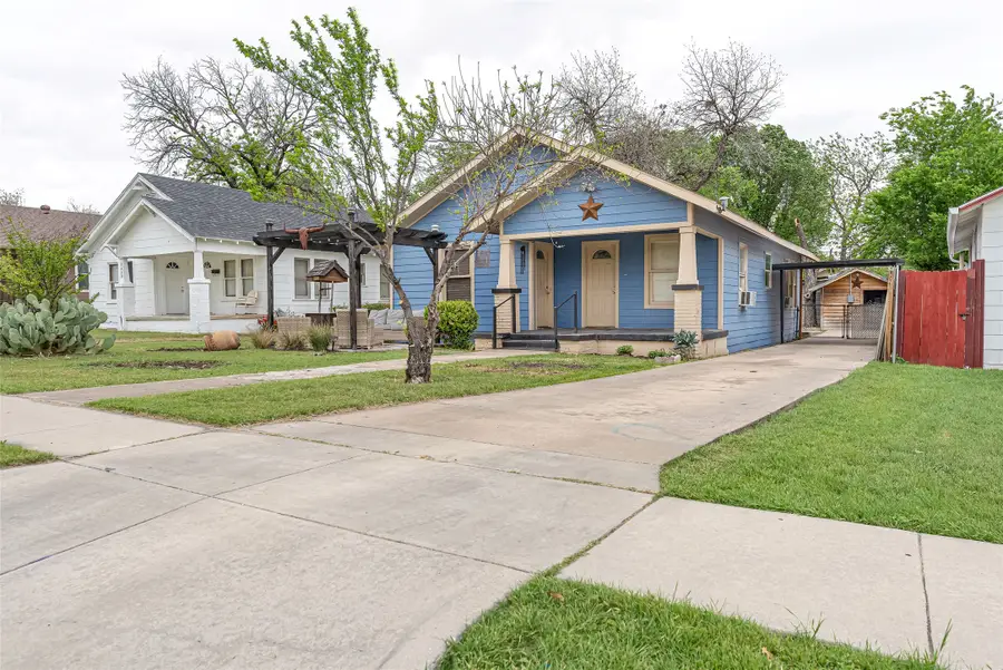 2218 Lincoln Avenue, Fort Worth, TX 76164 - #2