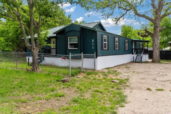 211 Kickapoo Trail, Weatherford, TX 76087