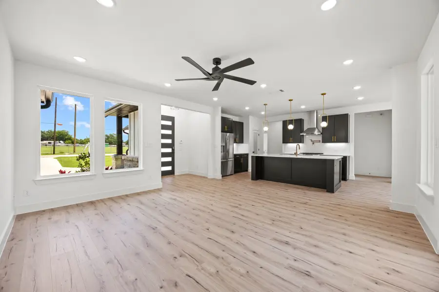 402 S Humphrey Avenue, Kerens, TX 75144 - #3