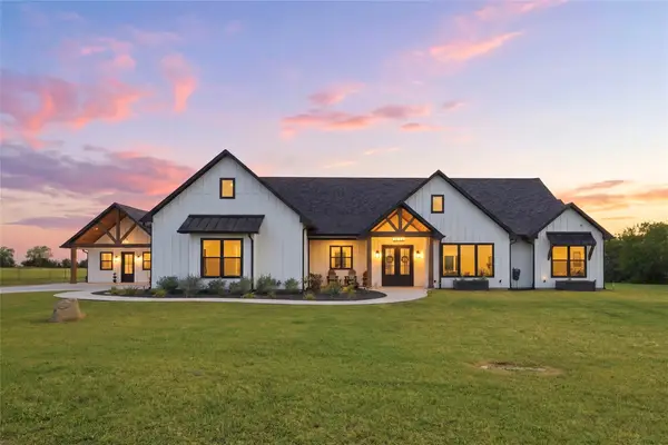 1726 County Road 1255, Savoy, TX 75479