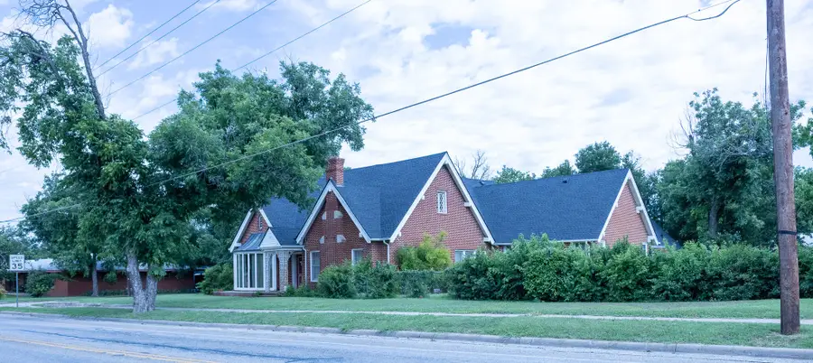 1001 W Walnut Street, Coleman, TX 76834 - #3