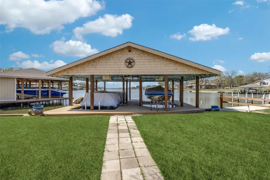 810 Kiowa Drive E, Lake Kiowa, TX 76240 - #3