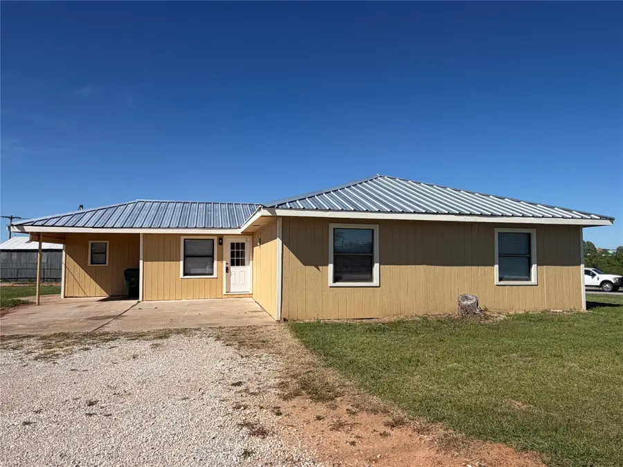 1346 Polk Rd, Bowie, TX 76360 - #2