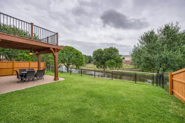 316 Riverwalk Lane, Irving, TX 75063