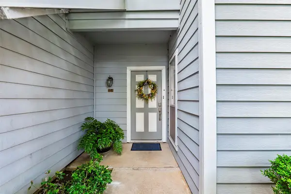 2109 Saint Michaels Drive #104, Arlington, TX 76011