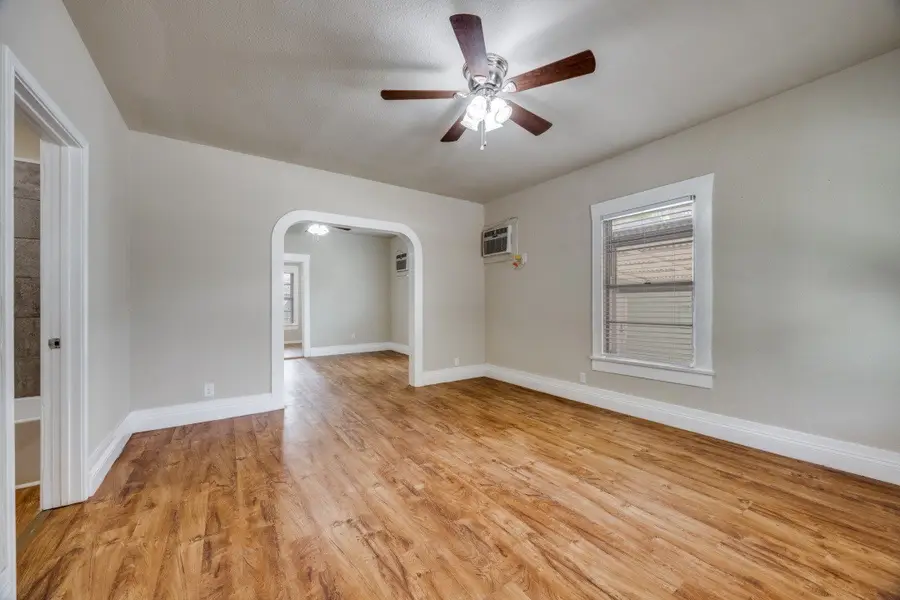 913 W Day Street, Denison, TX 75020 - #2