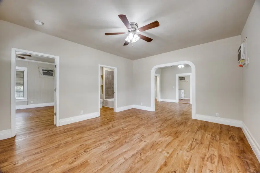 913 W Day Street, Denison, TX 75020 - #3