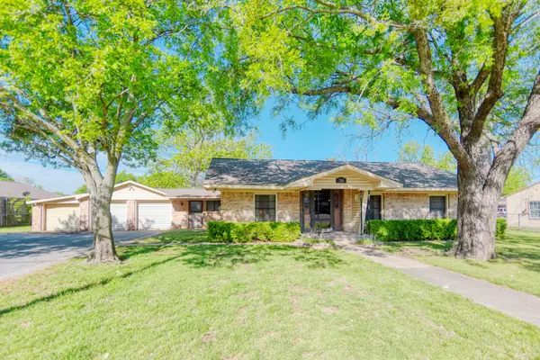 700 S Washington Street, Pilot Point, TX 76258