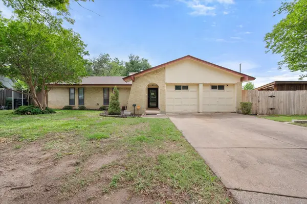 802 Crest Oak Court, Arlington, TX 76012