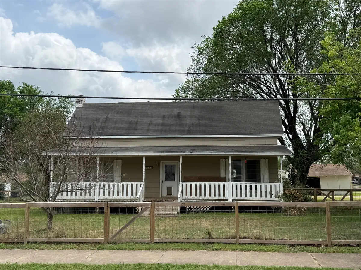 280 W 4th Street, Crawford, TX 76638 - #1