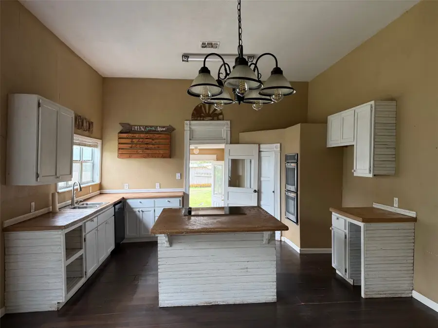 280 W 4th Street, Crawford, TX 76638 - #3