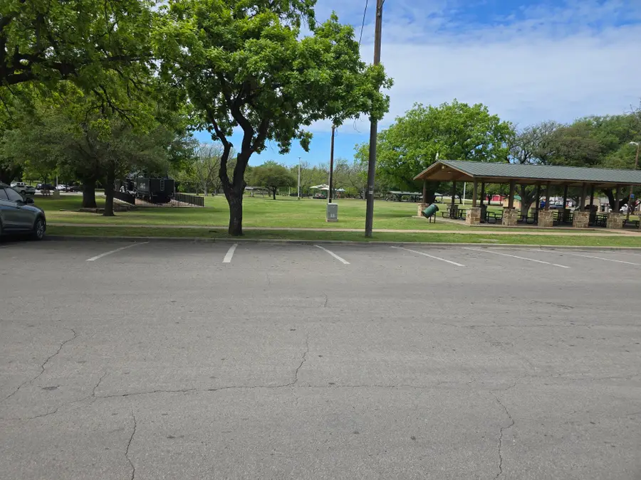 811 Hillsboro Street, Cleburne, TX 76033 - #3