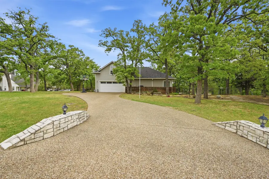 106 Shoshone Drive, Lake Kiowa, TX 76240 - #3