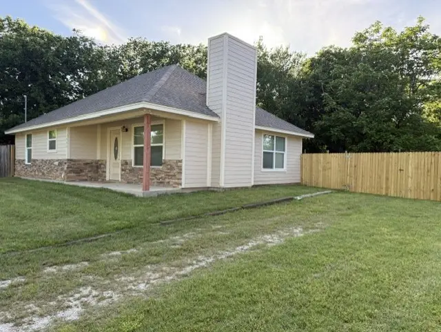 1004 Sanders Street, Bowie, TX 76230 - #2