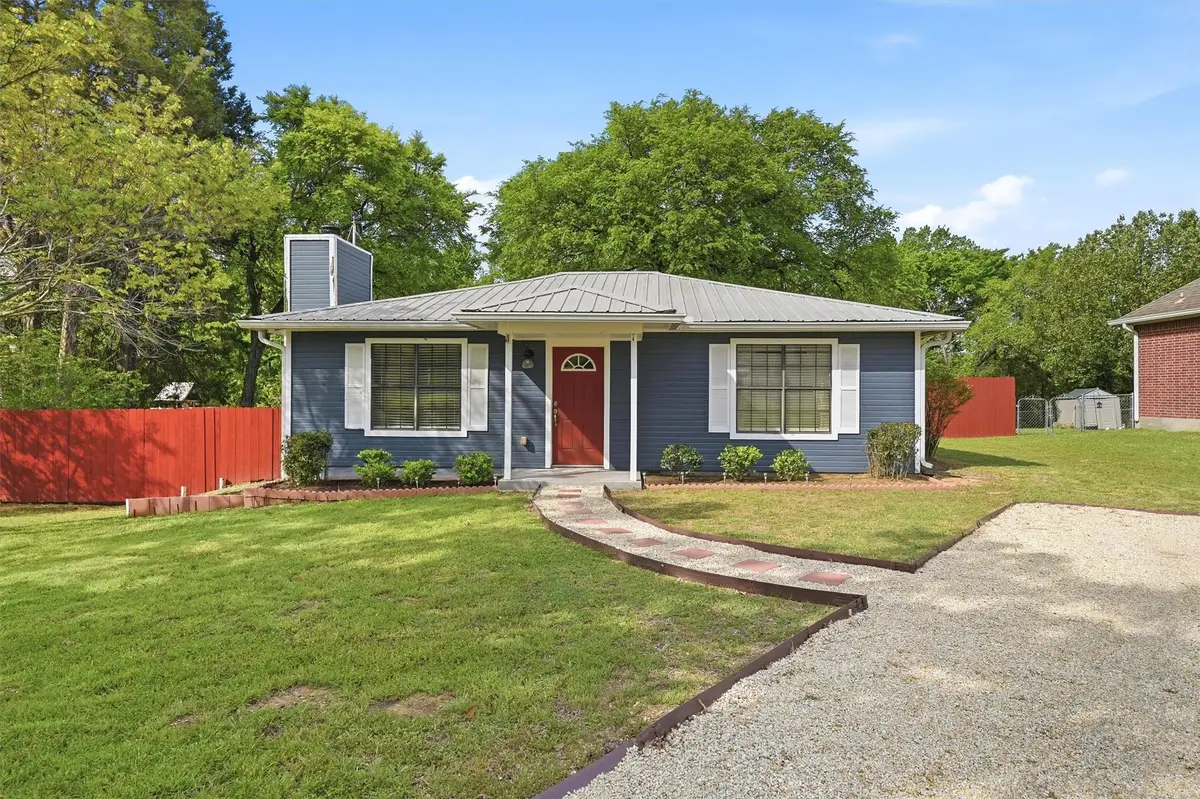 108 San Chez Drive, Lake Kiowa, TX 76240 - #1