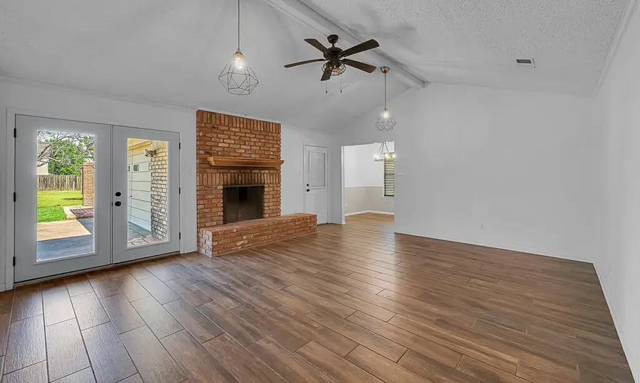 216 Texas Avenue, Hewitt, TX 76643 - #3