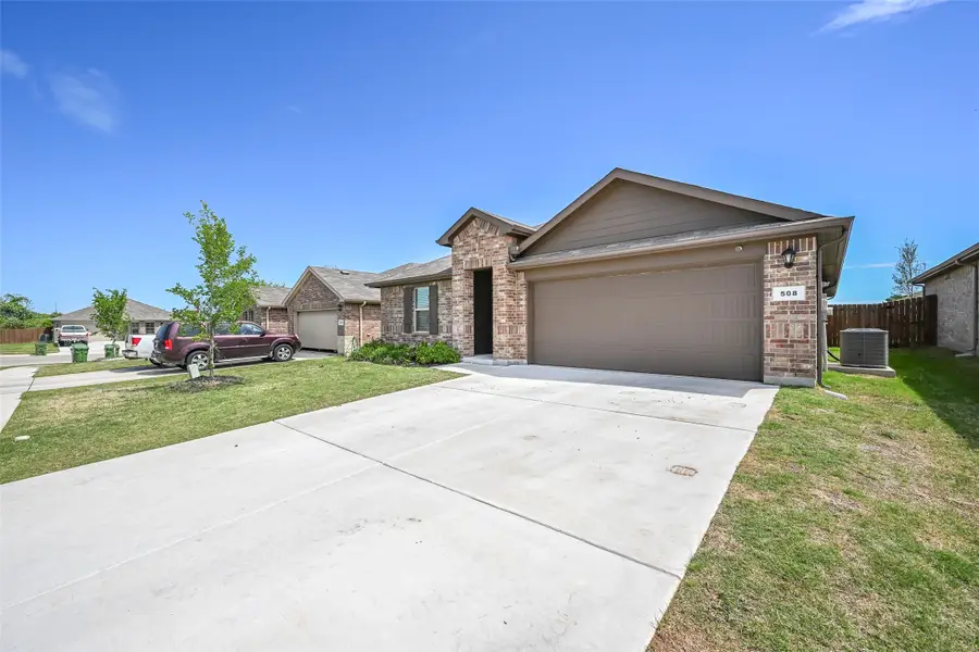 508 Bronze Circle W, Springtown, TX 76082 - #2