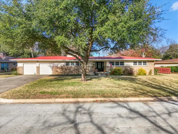 4612 Holiday Lane W, North Richland Hills, TX 76180