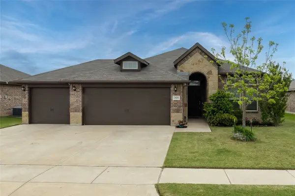 2525 Silver Fox Trail, Weatherford, TX 76087