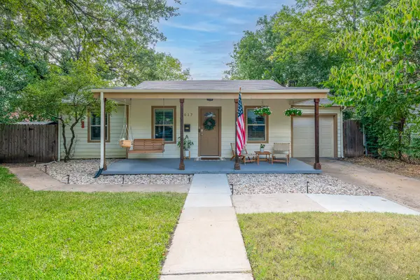 2017 Bluebonnet Drive, Fort Worth, TX 76111