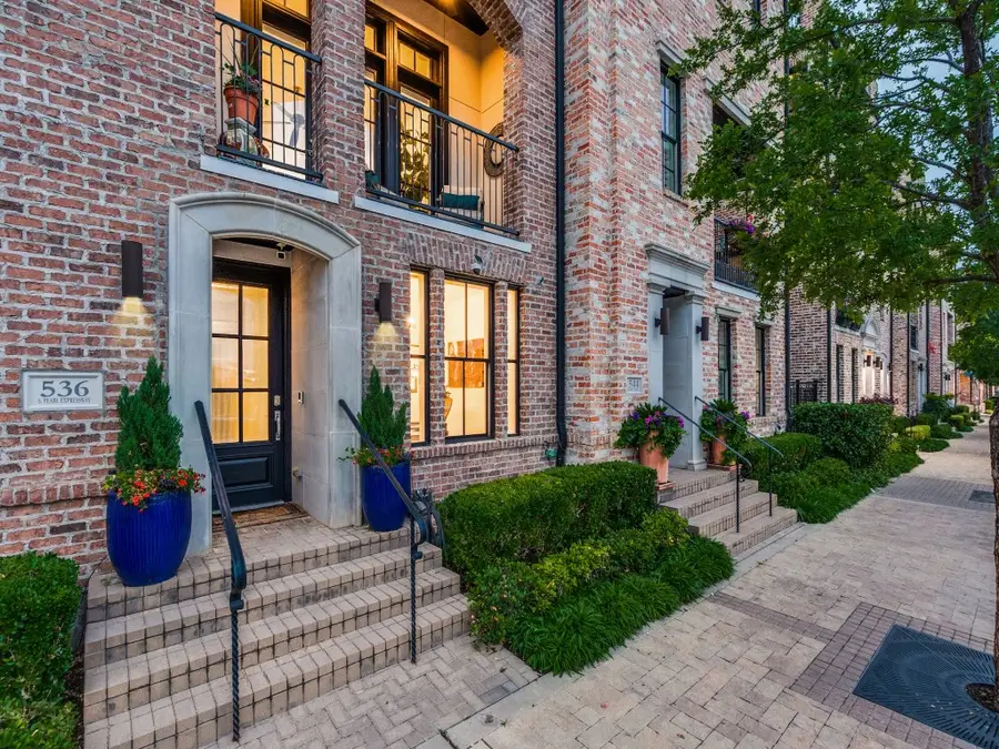 536 S Pearl Expressway, Dallas, TX 75201 - #2