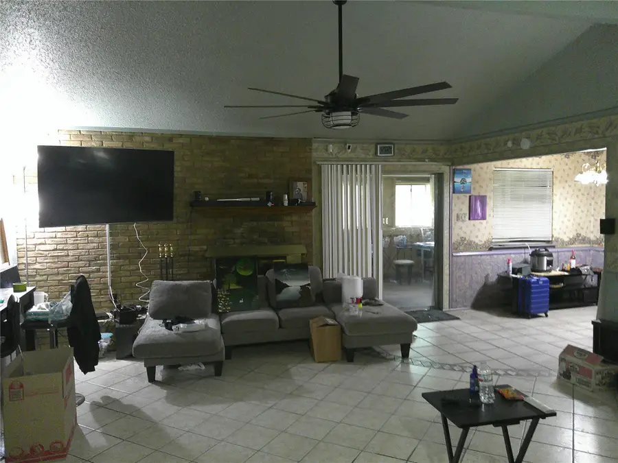 509 W Springdale Lane, Grand Prairie, TX 75052 - #2