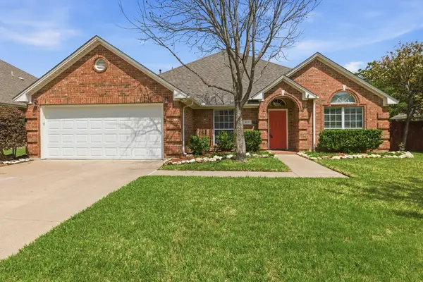 817 Huebner Way, Burleson, TX 76028