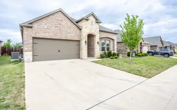 10415 Twisting Springs Drive, Aubrey, TX 76227