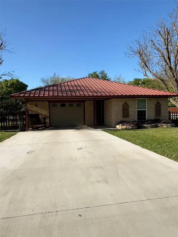 114 W Spencer Street, Bangs, TX 76823